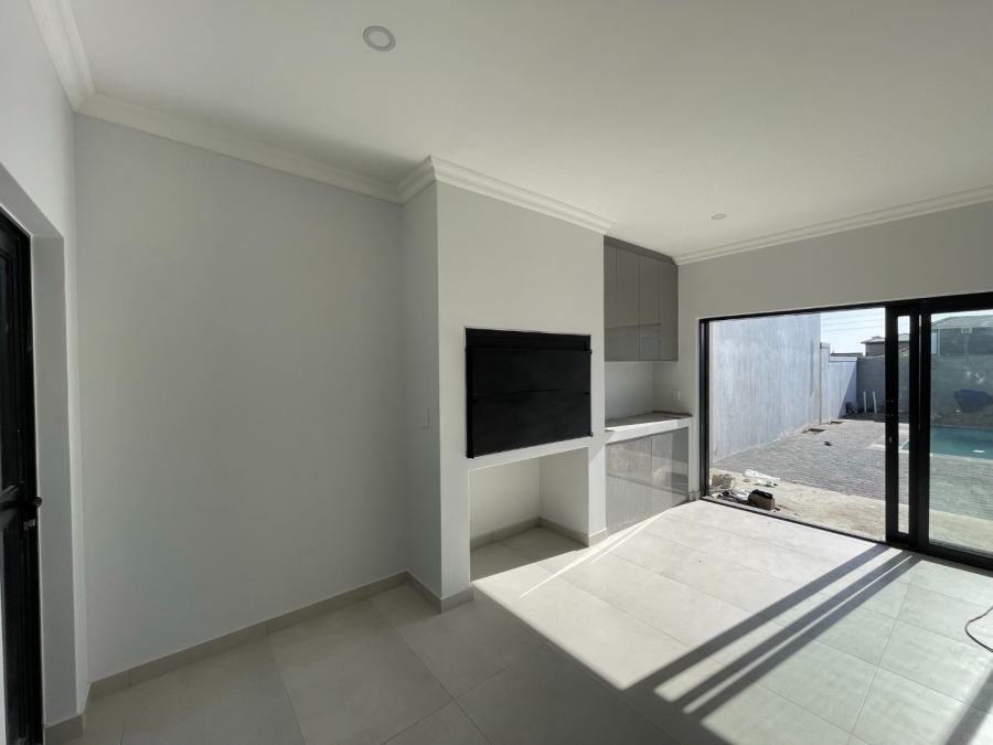 4 Bedroom Property for Sale in Sandown Western Cape